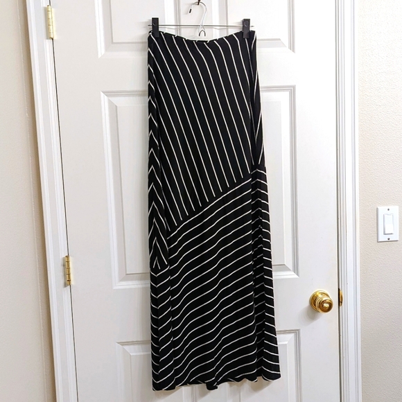 Matty M black long skirt with geometric lines - Picture 1 of 6